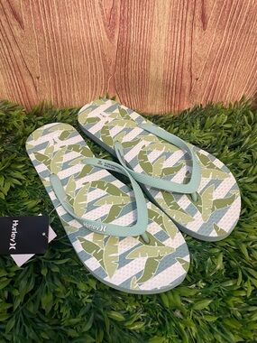 Hurley Women’s Leaf Pattern Flip Flops